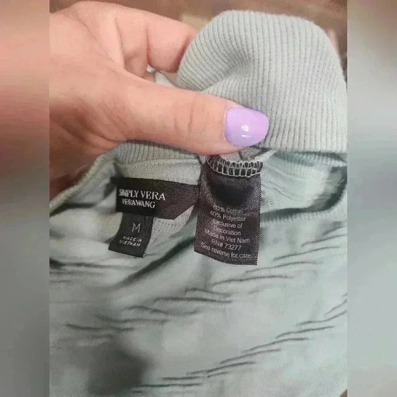 Detailed Vine Sweater top by Simply Vera Wang Size M Green 3/4 Sleeve - Picture 4 of 6